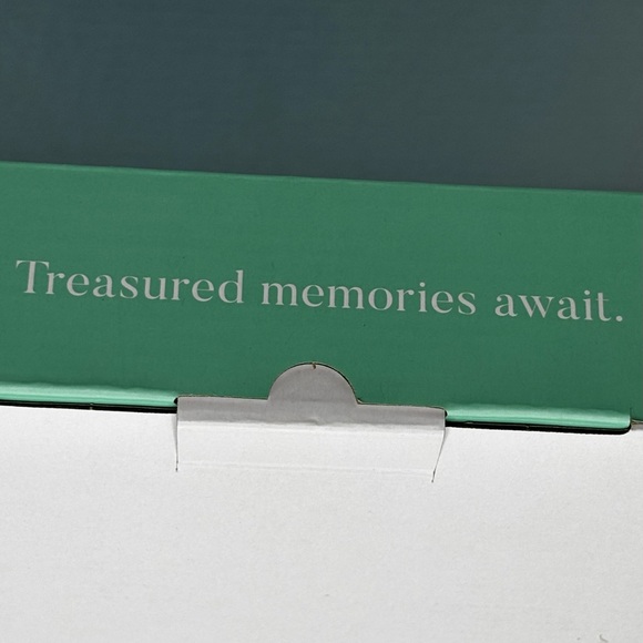 Skylight Model 100DA Frame 10 inch Touchscreen Wi-Fi Picture Frame, New-Open Box - Picture 3 of 12